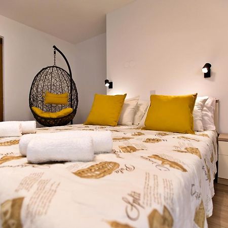 Apartments Kiwi Ровінь Екстер'єр фото