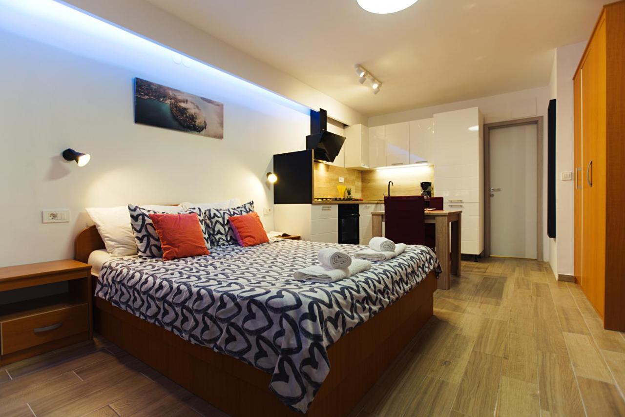 Apartments Kiwi Ровінь Екстер'єр фото
