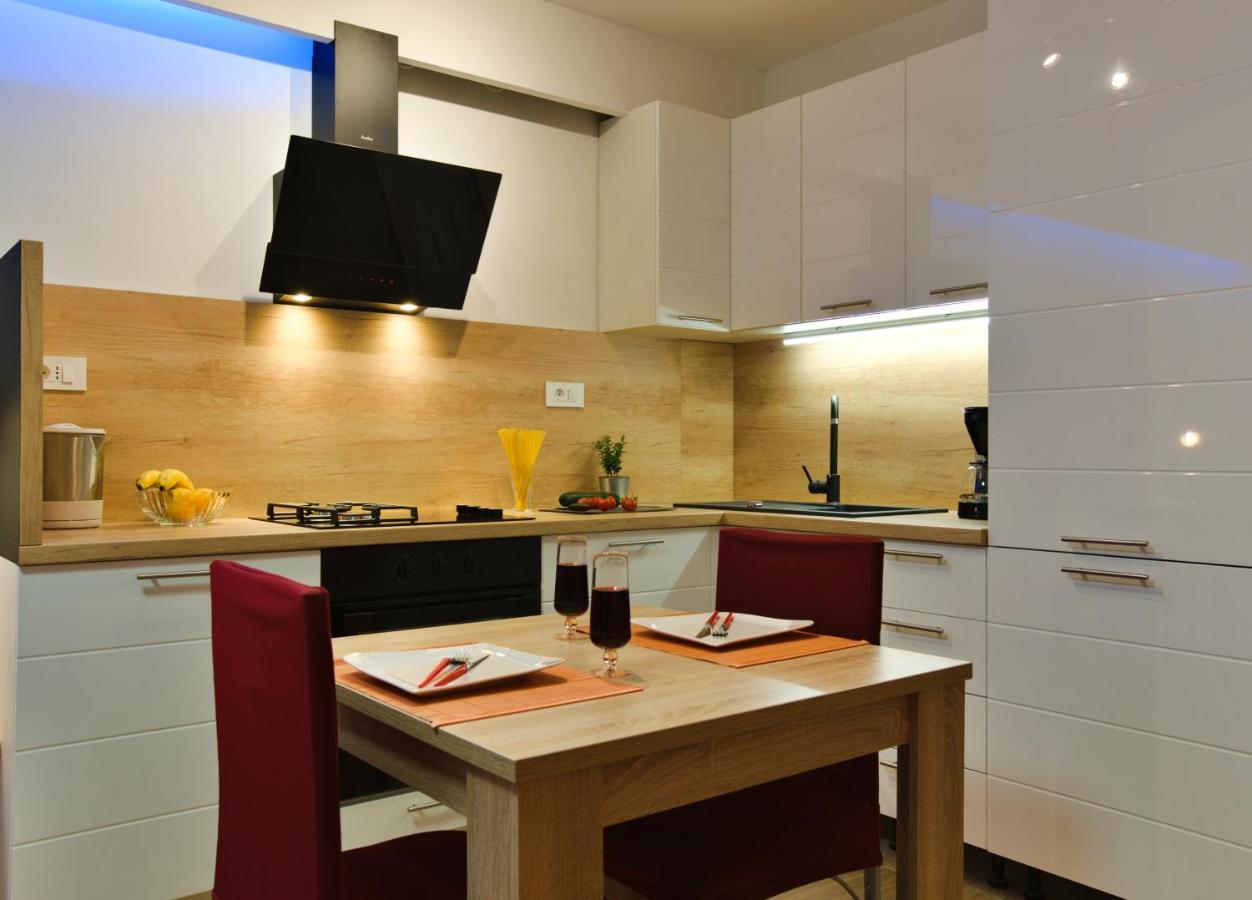 Apartments Kiwi Ровінь Екстер'єр фото