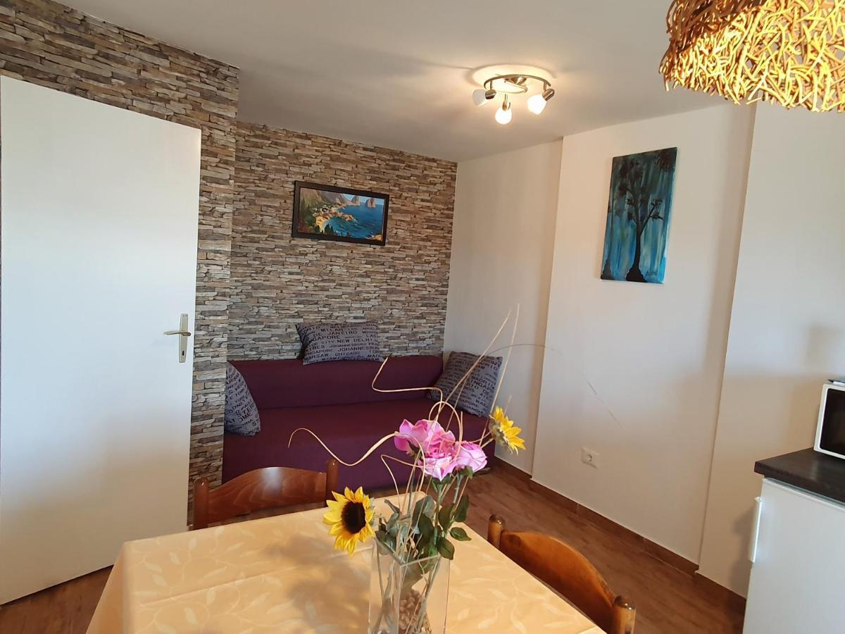 Apartments Kiwi Ровінь Екстер'єр фото