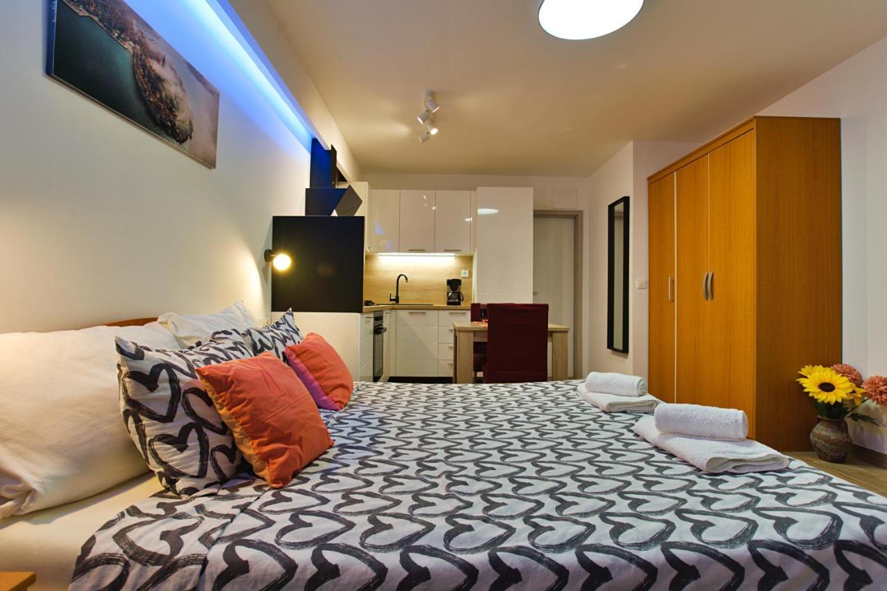 Apartments Kiwi Ровінь Екстер'єр фото