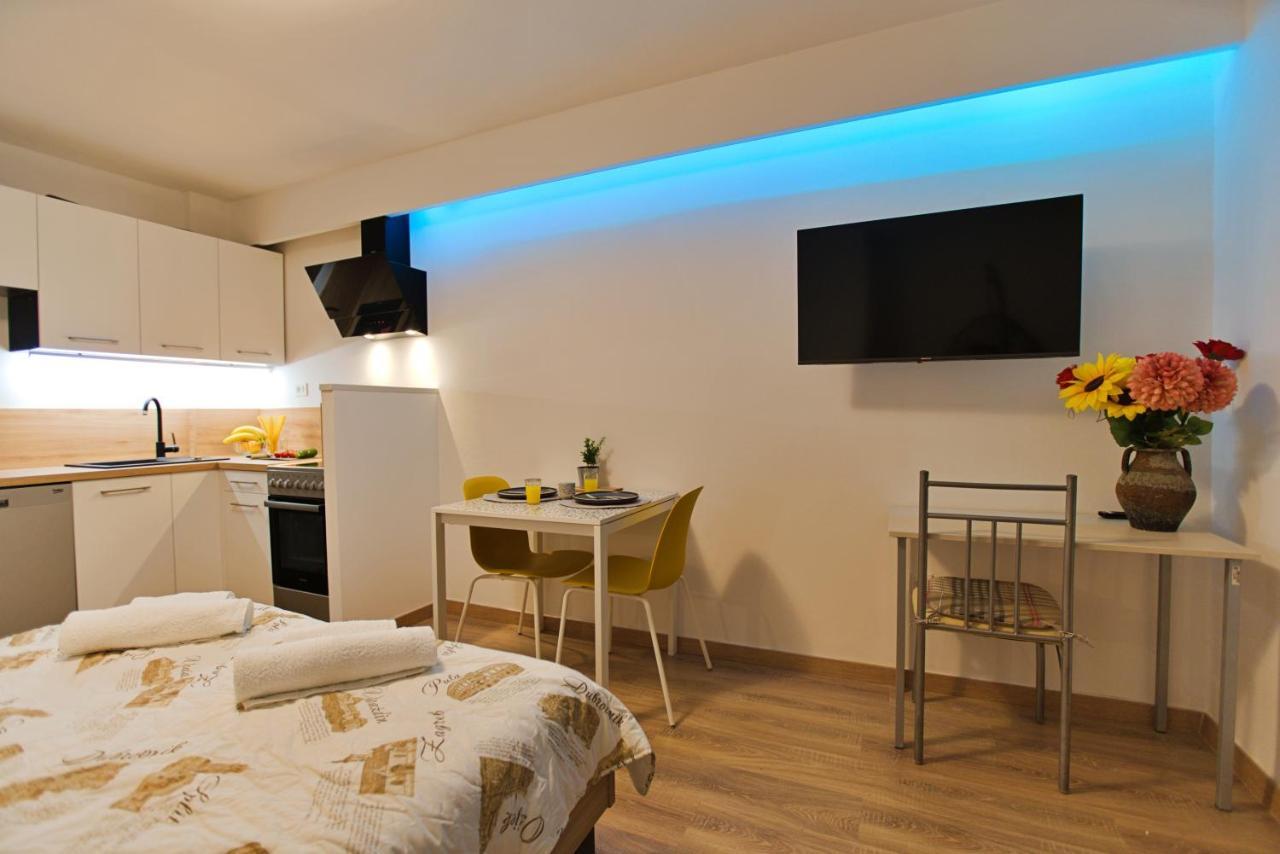 Apartments Kiwi Ровінь Екстер'єр фото