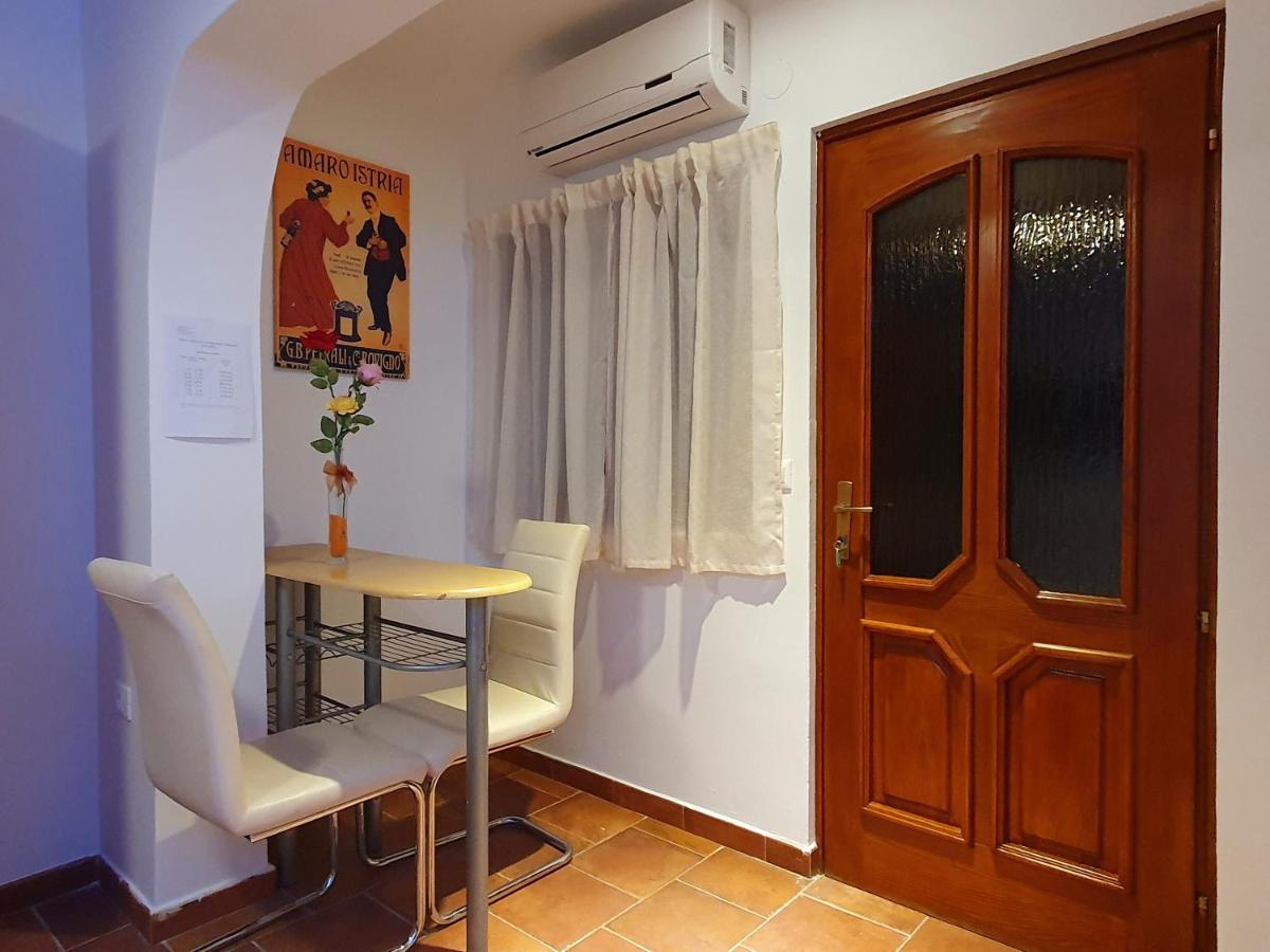 Apartments Kiwi Ровінь Екстер'єр фото