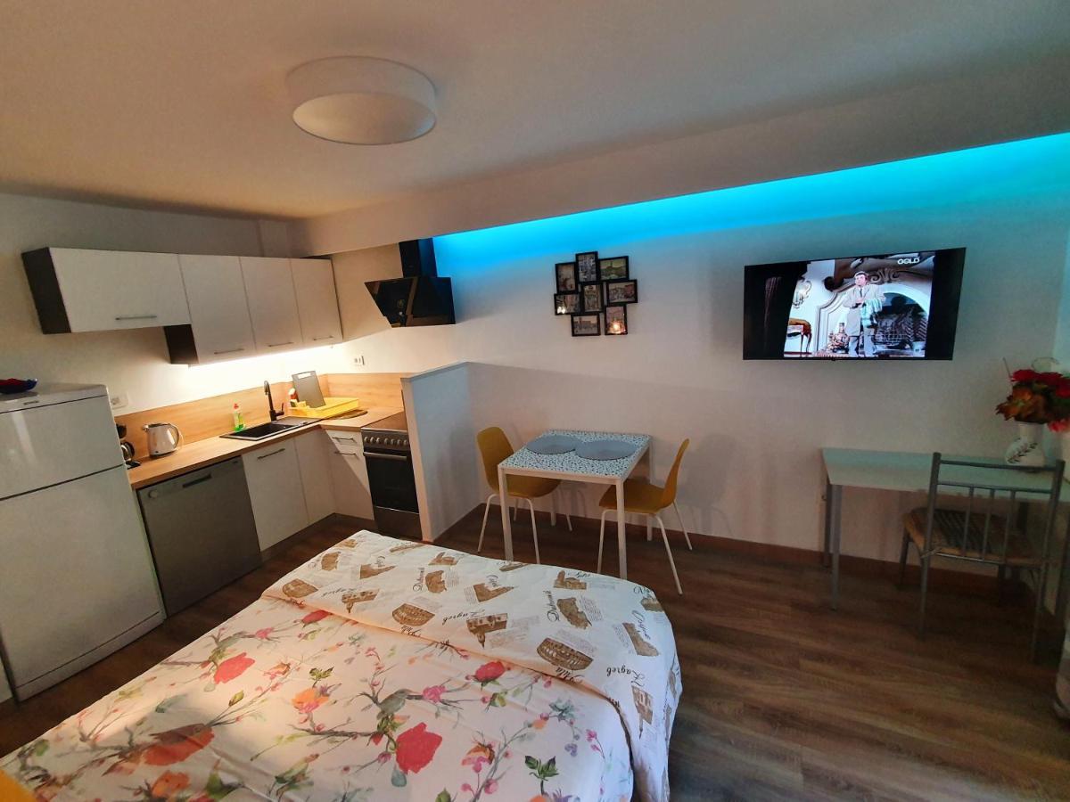 Apartments Kiwi Ровінь Екстер'єр фото