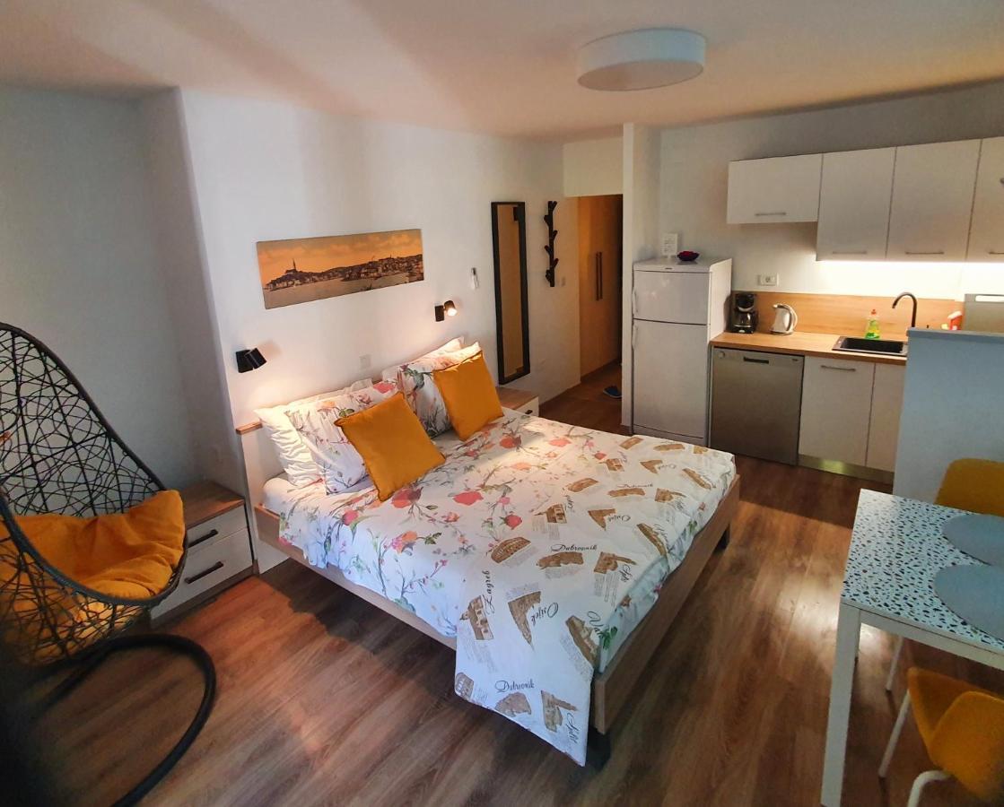 Apartments Kiwi Ровінь Екстер'єр фото